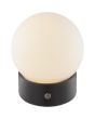 Brandende Brilliant Dori zwarte oplaadbare tafellamp van 12,8 cm hoog en 10,5 cm in diameter met bolvormige wit glazen kap