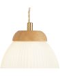 Searchlight Ella 31412-1NA detailfoto van het hout en het ribbelglas van de wandlamp met houten wandplaatje en mat messing ophanging voor een hangende kap van hout en geribbeld opaal kleurig glas