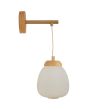 Searchlight Ella 31412-1NA wandlamp met houten wandplaatje en mat messing ophanging voor een hangende kap van hout en geribbeld opaal kleurig glas