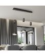 Trio Franklin 326510342 sfeerfoto van antraciet grijze hanglamp met drie trekpendels  en drie schijfvormige kappen met LED paneel boven een eettafel in een moderne eetkamer