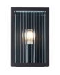 vooraanzicht brandnede zwart rechthoekige wandlamp Getta voor buiten van 26 cm hoog met geribbeld glazen ruitjes