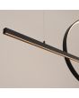 Detailfoto brandende buis van de zwarte langwerpige hanglamp van 120 cm lang met een rechte buis en en cirkelvormig element beide met LED