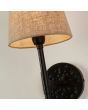 Searchlight Gothic 30690-1BK detailfoto van de kap en wandplaat van de brandende gotische wandlamp met gebutst bruin metalen wandplaat en fakkelvormige lamp met linnen kap