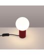 Sollux Halo SL.1751 brandende tafellamp met burgundy rode geribbelde voet en wit glazen lampenkap