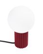 Sollux Halo SL.1751 tafellamp met burgundy rode geribbelde voet en wit glazen lampenkap