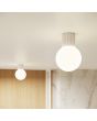 Sollux Halo SL.1718 sfeerfoto van twee beige geribbelde plafondlampen met wit bolvormig glazen kap aan een strak plafond