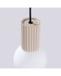 Sollux Halo SL1744 detailfoto van bovenaanzicht van de taupe kleurig geribbelde hanglamp met wit bolvormig glazen kap van 12cm in diameter