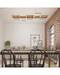 Trio Harper 322910532 sfeerfoto van hanglamp met zwarte plafondbalk en houten plank met zwarte vierkanten ramen eronder met geïntegreerde LED strips boven een eettafel in een moderne eetkamer