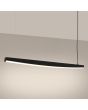brandende zwarte langwerpige hanglamp van 150 cm lang met lich gebogen onderzijde waar LED in geintegreerd is