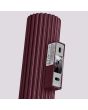 bevestiging van de bordeauxrode geribbelde buisvormige up-down wandlamp van 30cm hoog