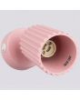 binnenzijde spotje met GU10 fitting van het roze geribbeld wandspotje met een uitval van 16 cm en een kiepschakelaar op het ronde wandplaatje