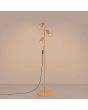 brandende goudkleurige metalen vloerlamp met drie geribbelde spotjes met een diameter van 65 mm aan een stang van 155 cm hoog