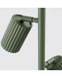achterzijde spotje van de olijfgroen metalen vloerlamp met drie geribbelde spotjes met een diameter van 65 mm aan een stang van 155 cm hoog