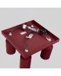 bevestiging van de bordeauxrode plafondspot met vierkante plafondplaat van 25 cm en vier spotjes van geribbelde aluminium met GU10 lampje