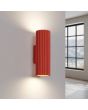 brandende rood geribbeld buisvormige wandlamp Karbon met twee GU10 fittingen en een diameter van 65 mm met een hoogte van 20 cm