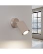 Brandende Sollux Karbon taupe kleurige wandspot van 16 cm diep met schakelaar en geribbelde spot met GU10 lamp