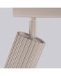 Detailfoto van een scharnier van een spotje van de Sollux Karbon taupe kleurige langwerpige plafondspot van 81 cm lang met vier geribbelde cilindervormige spotjes met GU10 lamp