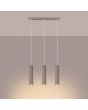 Brandende Sollux Karbon taupe kleurige langwerpige hanglamp van 45 cm lang met drie pendels met elk een 30 cm hoge cilindervormige kap van geribbeld aluminium met GU10 lamp