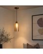 bronzen hanglamp met een kap van mat met helder gestreept amber kleurig glazen kap met een diameter van 11cm in een woonkamer