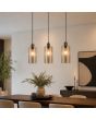 hanglamp met brons kleurige plafondbalk met een lengte van 60 cm en drie pendels met elk een kap van mat met helder gestreept amber kleurig glas met een diameter van 11cm boven een eettafel