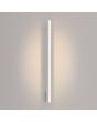 Brandende witte langwerpige wandlamp Lagom van 119 cm lang met LED unit over de gehele lengte