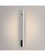zwarte langwerpige wandlamp Lagom van 89 cm lang met brandende LED unit over de gehele lengte