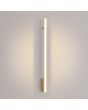 goudkleurig langwerpige wandlamp Lagom van 89 cm lang met brandende LED unit over de gehele lengte