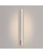 goudkleurig langwerpige wandlamp Lagom van 119 cm lang met brandende LED unit over de gehele lengte