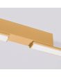 Detailfoto middenstuk goudkleurig langwerpige plafondlamp Lagom van 181 cm lang met kort in het midden onderbroken LED unit over de gehele lengte