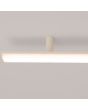 Detailfoto eindstuk beige langwerpige plafondlamp Lagom van 181 cm lang met kort in het midden onderbroken LED unit over de gehele lengte