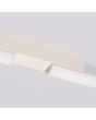 Detailfoto middenstuk beige langwerpige plafondlamp Lagom van 181 cm lang met kort in het midden onderbroken LED unit over de gehele lengte