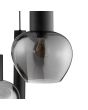 Detailfoto van een glas van de Brilliant Ligari zwarte hanglamp van 68 cm in diameter met drie bolvormige rookglazen kapen en twee cilindervormige buizen met GU10 spot