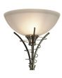 Searchlight Linea EU5222AB detailfoto van de schaal en de driepoot daaronder van de antiek bronzen uplighter met halve ronde mat glazen schaal voor een E27 peertje