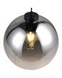 Bovenaanzicht kap van de Reality Liora zwarte hanglamp met katrolsysteem in de plafondkap en rookglazen kap met een diameter van 25cm
