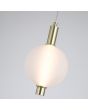 Detailfoto van het glas van de Searchlight Luminique mat messing hanglamp van 15cm diameter met een kap van bolvormig mat geribbeld glas