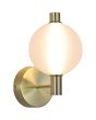 Brandende Searchlight Luminique mat messing wandlamp van 27cm hoog met een staande kap van bolvormig mat geribbeld glas