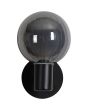 Searchlight Luminsphere 30506BK zwarte wandlamp voor de badkamer met bolvormig geribbeld glazen kapje