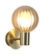 Searchlight Luminsphere 30506BK brandende goudkleurige wandlamp voor de badkamer met bolvormig champagnekleurig geribbeld glazen kapje