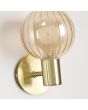Searchlight Luminsphere 30506BK detailfoto van goudkleurige wandlamp voor de badkamer met bolvormig champagnekleurig geribbeld glazen kapje
