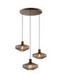 brandende koffiebruine hanglamp met een plafondplaat van 45 cm in diameter en drie pendels met elk een geribbeld glazen kap met een diameter van 28 cm