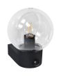 zwarte kunststof buitenwandlamp met transparant bolvomige staande kap van 15 cm in diameter