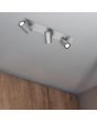 Trio Marley 802400307 sfeerfoto van staalkleurige spot met rechthoekige plafondplaat en drie cilindervormig spotjes met GU10 lamp voor een houten kastenwand