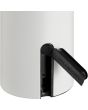 Detailfoto van de USB laadpoort van de Brilliant Mattis beige oplaadbare tafellamp van 21 cm hoog en 15 cm in diameter met half ronde wit kunststof kap
