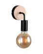 Casalum Merida zwarte wandlamp van 15,5 cm hoog met houten plaatje over het wandplaatje en vrij hangende globelamp