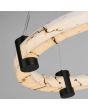 Searchlight Moonbeam 10868-1BK detailfoto van het materiaal van de ring van de marmerkleurige ringvormige hanglamp met ronde zwarte plafondplaat, hangend aan vier staalkabels