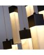 Searchlight Moonbeam 10879-13BK detailfoto van enkele brandende kapjes van de hanglamp met zwarte ronde plafondplaat en dertien pendels met elk een rechthoekig marmerkleurig resin kapje