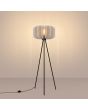 Brandende Sollux Mula zwarte tripod van 134 cm hoog met een kap van 45 cm in diameter van zestien beige lamellen van vilt