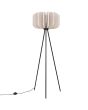 Sollux Mula zwarte tripod van 134 cm hoog met een kap van 45 cm in diameter van zestien beige lamellen van vilt