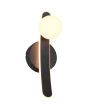 Trio Napoli zwarte wandlamp met LED langs de muur en een lichtgevende bol, met een schakelaar op de lamp