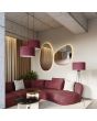 Sfeerfoto van twee Sollux Nevia burgundy kleurige hanglampen van textiel met een diameter van 40cm boven een salontafel in een woonkamer met een tripod uit dezelfde serie